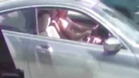 他问他的儿子他是否可以带毛巾去淋浴