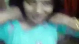 Eva Lovia很感动，想要热得他妈的