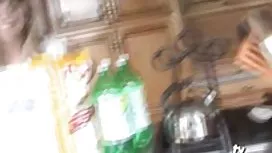娇小的公鸡吞下色情明星麦迪逊常春藤