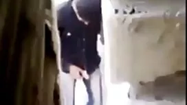 她偷偷跟她的堂兄吃了她的尾巴
