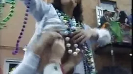 试穿他的新衣橱