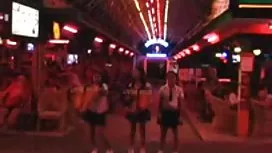 妈妈，别跟他妈的，我是你的儿子，年轻人！