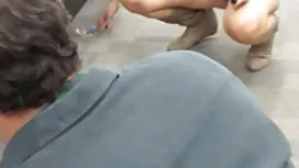 她有很多胸部，我的嫂子总是出来..