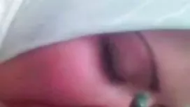 放荡的丽莎安在网络摄像头上打了一拳