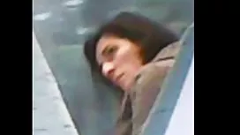 和妓女一起洗澡，娇小的口交给了我