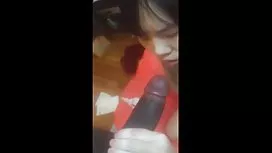 他把那个屁股放在我的阴茎上让我变成了角质
