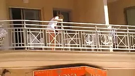 卡特里娜翡翠在化妆舞会上做三人组
