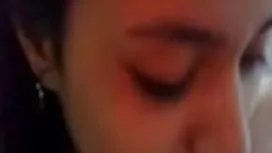 女按摩师奥斯蒂亚，她正在摩擦她漂亮的乳房..