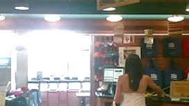 他妈的和我妹妹的丈夫在一起，因为他乱搞我！