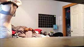 金发自慰在自制的色情视频