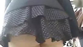 短裤和手中的假阳具