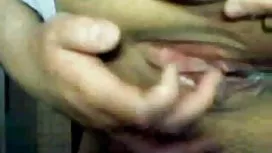 为甜点，她的毛茸茸的猫射液