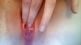 她看着我，因为我的大公鸡没有空气就离开了她